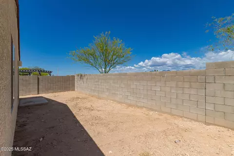 Exterior - 3981 E Braddock Dr, Tucson, AZ 85706 photo 5 of 6