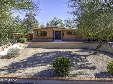 6960 E Redbud Rd, Tucson, AZ 85715
