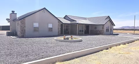 Exterior - 177 E Roper Rd, Willcox, AZ 85643 photo 2 of 3