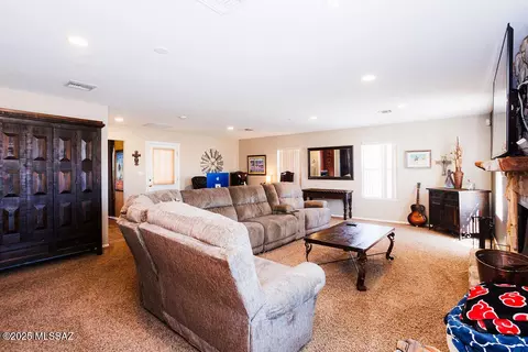 Living - 177 E Roper Rd, Willcox, AZ 85643 photo 2 of 4