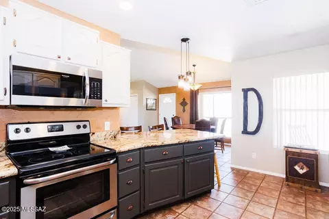 Kitchen - 177 E Roper Rd, Willcox, AZ 85643 photo 2 of 5