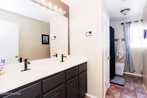 Bath - 177 E Roper Rd, Willcox, AZ 85643 photo 3 of 5