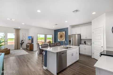 1170 S Nedra Pl, Vail, AZ 85641