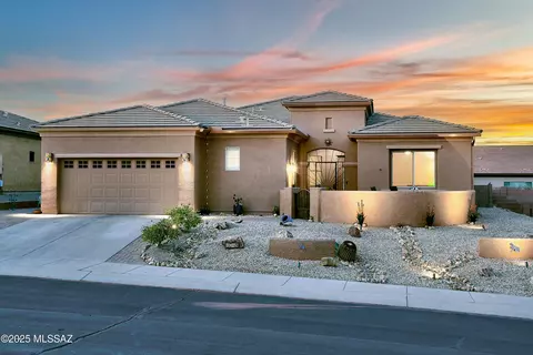 1048 W Tenniel Dr, Green Valley, AZ 85614
