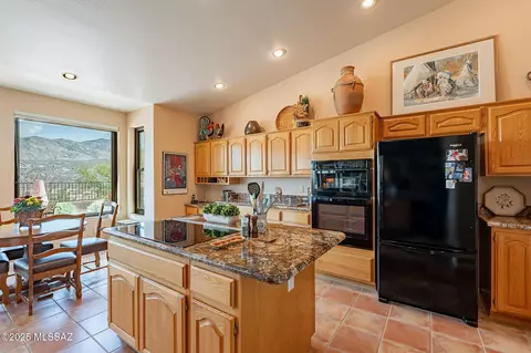 Kitchen - 65272 Emerald Ridge Dr, Tucson, AZ 85739 photo 1 of 9