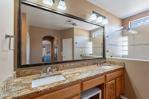 Bath - 65272 Emerald Ridge Dr, Tucson, AZ 85739 photo 2 of 5