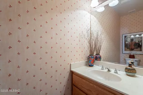 Bath - 65272 Emerald Ridge Dr, Tucson, AZ 85739 photo 3 of 5