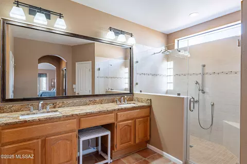 Bath - 65272 Emerald Ridge Dr, Tucson, AZ 85739 photo 1 of 5