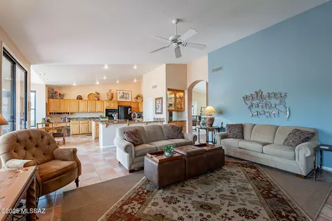 Living - 65272 Emerald Ridge Dr, Tucson, AZ 85739 photo 5 of 6