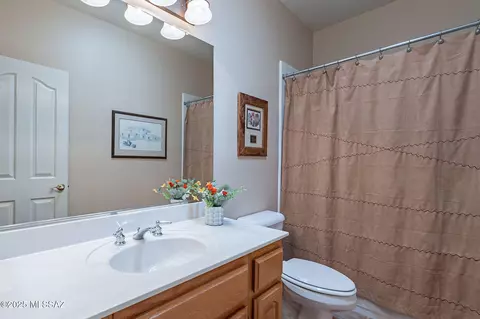 Bath - 65272 Emerald Ridge Dr, Tucson, AZ 85739 photo 4 of 5