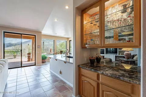 Kitchen - 65272 Emerald Ridge Dr, Tucson, AZ 85739 photo 9 of 9
