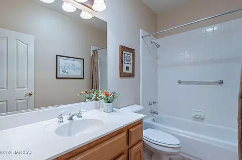 Bath - 65272 Emerald Ridge Dr, Tucson, AZ 85739 photo 5 of 5