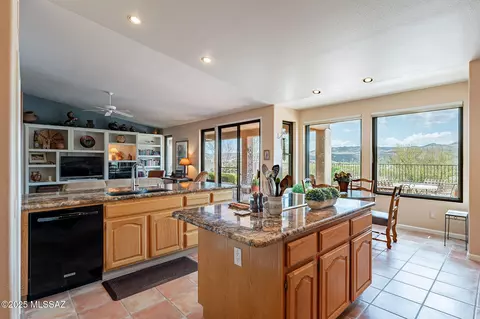 Kitchen - 65272 Emerald Ridge Dr, Tucson, AZ 85739 photo 2 of 9