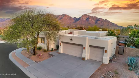 499 W Windowmaker Rd, Tucson, AZ 85737