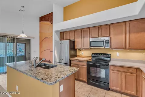 660 W Via Rosaldo, Green Valley, AZ 85614