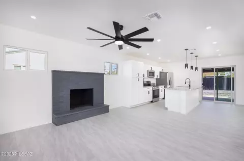 Living - 4632 E 24th St, Tucson, AZ 85711 photo 1 of 2