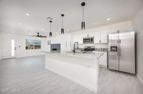 Kitchen - 4632 E 24th St, Tucson, AZ 85711 photo 3 of 4