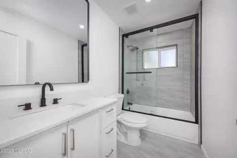 Bath - 4632 E 24th St, Tucson, AZ 85711 photo 3 of 3