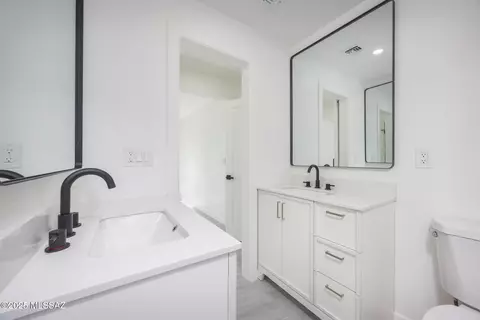 Bath - 4632 E 24th St, Tucson, AZ 85711 photo 2 of 3