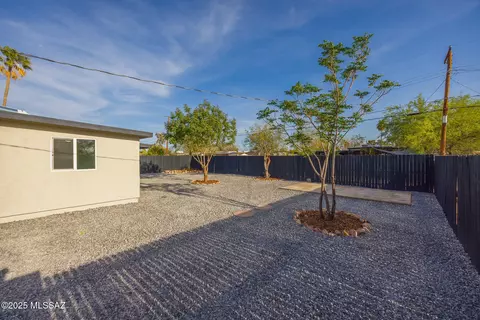 Exterior - 4632 E 24th St, Tucson, AZ 85711 photo 6 of 6