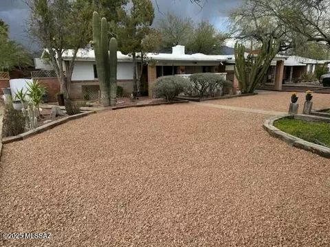 1207 E Smoot Dr, Tucson, AZ 85719