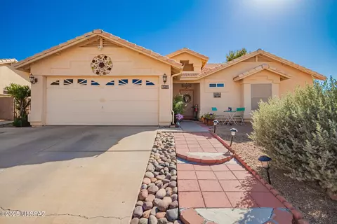 9252 E Wild Wash Dr, Tucson, AZ 85747