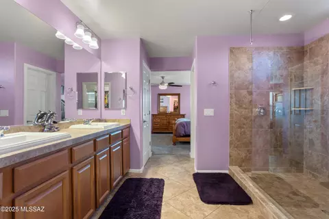 Bath - 11346 E Squash Blossom Loop, Tucson, AZ 85747 photo 3 of 5
