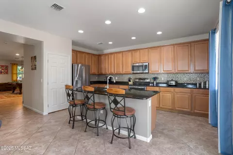 Kitchen - 11346 E Squash Blossom Loop, Tucson, AZ 85747 photo 2 of 4