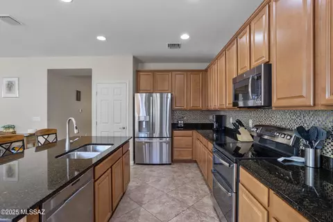 Kitchen - 11346 E Squash Blossom Loop, Tucson, AZ 85747 photo 3 of 4