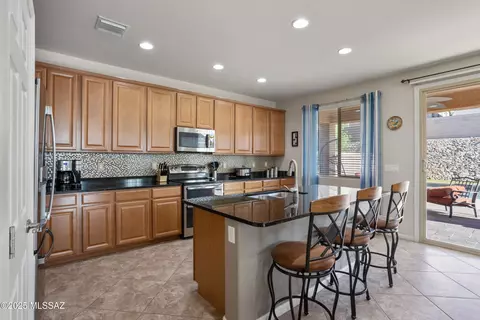 Kitchen - 11346 E Squash Blossom Loop, Tucson, AZ 85747 photo 1 of 4