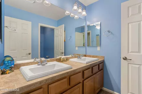 Bath - 11346 E Squash Blossom Loop, Tucson, AZ 85747 photo 4 of 5