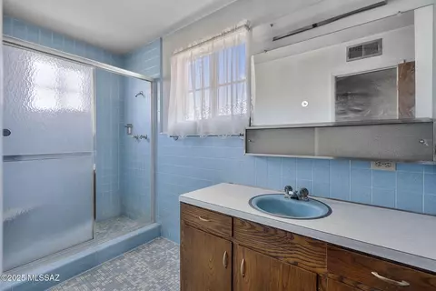 Bath - 263 E Hudgins St, Nogales, AZ 85621 photo 3 of 3