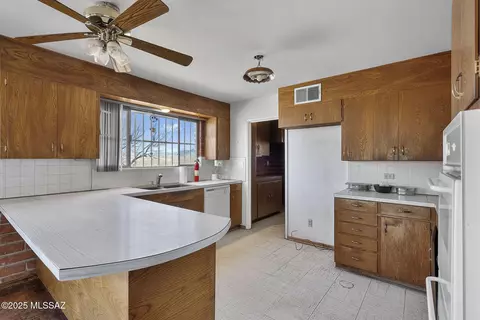 Kitchen - 263 E Hudgins St, Nogales, AZ 85621 photo 2 of 4