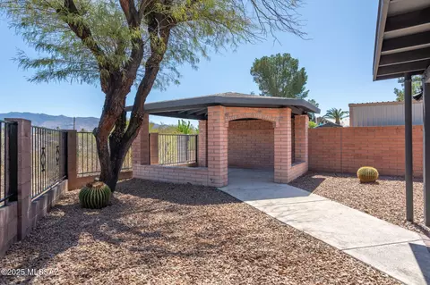 Exterior - 10017 Eric Alan Pl, Tucson, AZ 85748 photo 6 of 8
