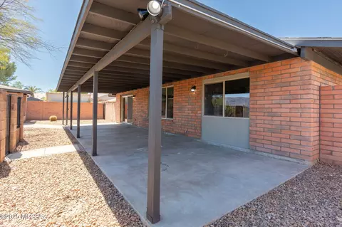 Exterior - 10017 Eric Alan Pl, Tucson, AZ 85748 photo 2 of 8