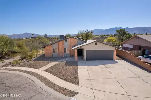 View/Area - 10017 Eric Alan Pl, Tucson, AZ 85748 photo 4 of 8