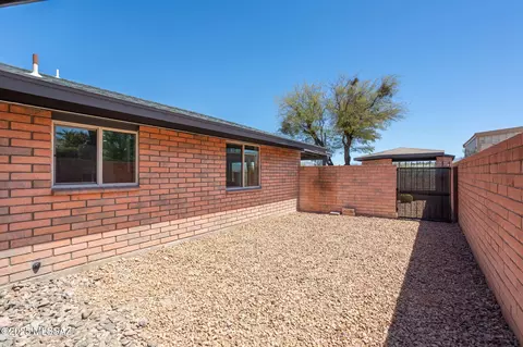 Exterior - 10017 Eric Alan Pl, Tucson, AZ 85748 photo 7 of 8