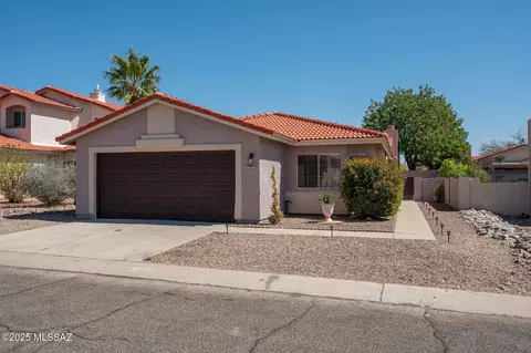 9464 N Albatross Dr, Tucson, AZ 85742