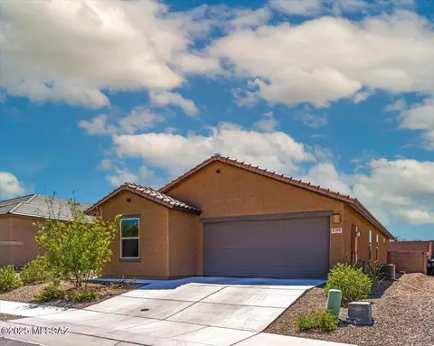 8766 E Stone Meadow Cir, Tucson, AZ 85730