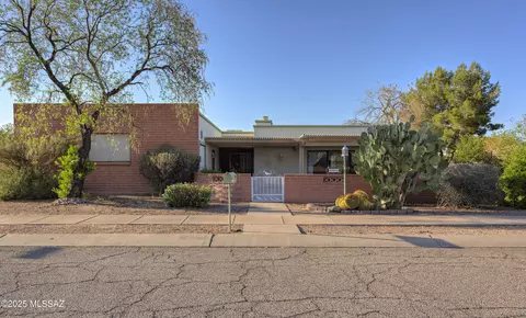 401 E Placita Del Venado, Green Valley, AZ 85614