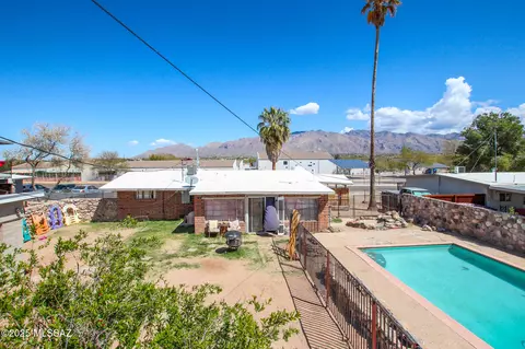 3930 E Kleindale Rd, Tucson, AZ 85712