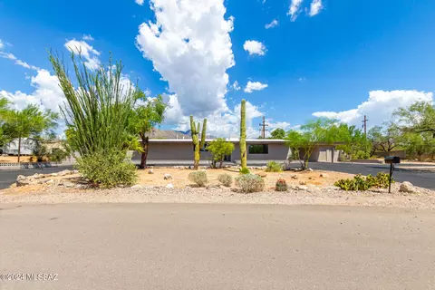 8140 N Carolyn Pl, Tucson, AZ 85704