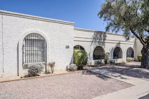 9061 E Palms Park Dr, Tucson, AZ 85715