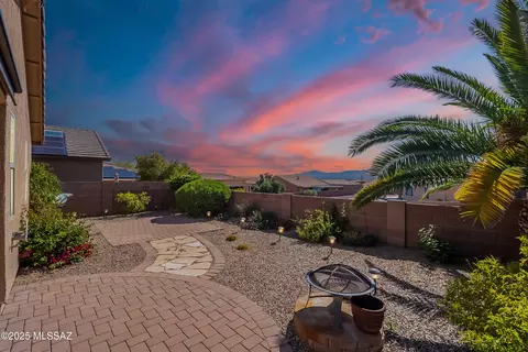 602 N Eakins Trl, Green Valley, AZ 85614