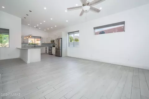 Living - 543 E Wagon Bluff Dr, Tucson, AZ 85704 photo 4 of 6