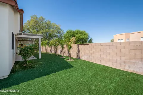 Exterior - 543 E Wagon Bluff Dr, Tucson, AZ 85704 photo 5 of 6