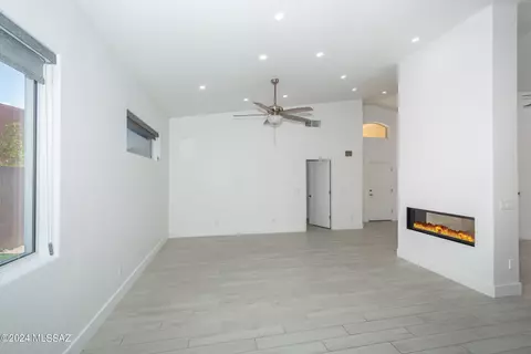 Living - 543 E Wagon Bluff Dr, Tucson, AZ 85704 photo 5 of 6
