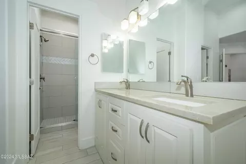 Bath - 543 E Wagon Bluff Dr, Tucson, AZ 85704 photo 1 of 4