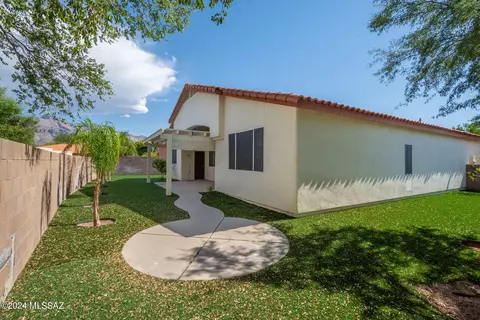Exterior - 543 E Wagon Bluff Dr, Tucson, AZ 85704 photo 4 of 6