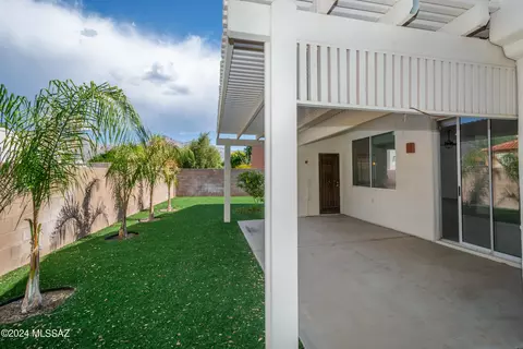 Exterior - 543 E Wagon Bluff Dr, Tucson, AZ 85704 photo 2 of 6